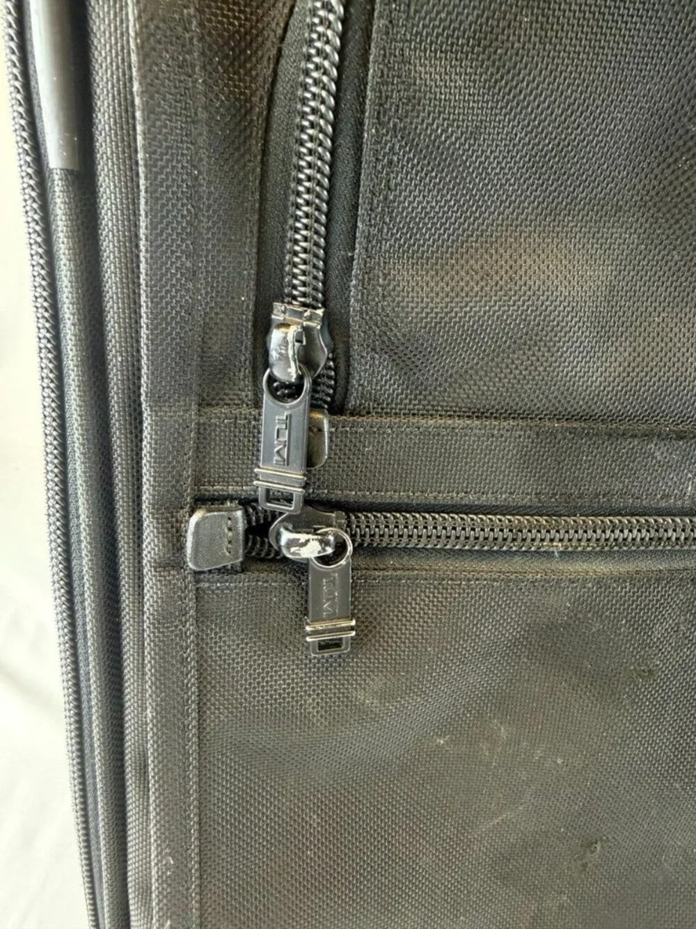 TUMI Black Nylon Alpha 2 Continental Carry On Suitcase 21